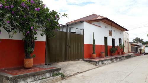 Albergue Hostal Villa Cecilia