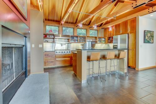 Fidalgo Island Waterfront Stunner