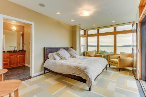 Fidalgo Island Waterfront Stunner