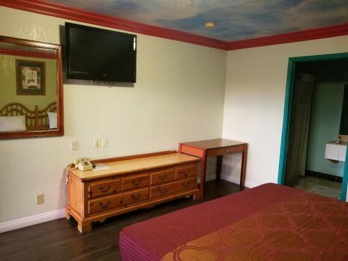 Super 7 Motel