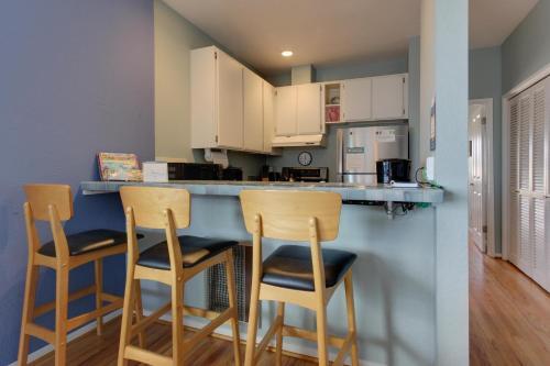 Beachside Condo Getaway