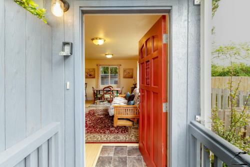 Little Blue House - Cute, Cozy, Minutes From Downtown Arcata