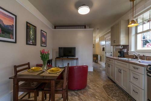 Three Trees Hollow- Charm & Comfort -cottage In Downtown Arcata