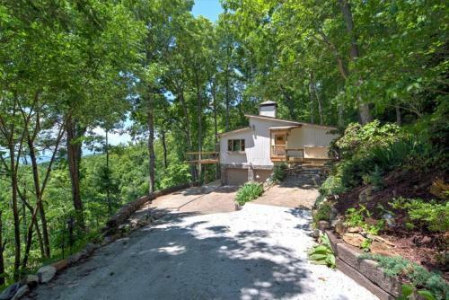 Magnolia Mountain Home