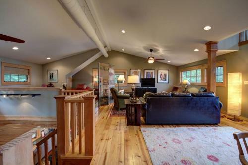 Eagle's Wing Lodge Home
