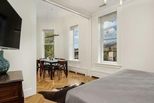 Hotel Independence Square Unit 203