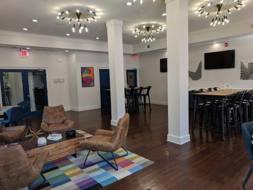 Midtown 240 By Homecomfortstay