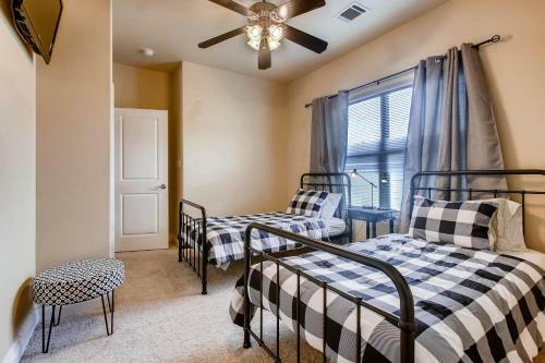 Luxurious 4 Bedroom Home In Central Austin