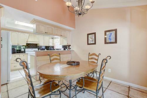 907 E Live Oak St Townhouse Unit 1 And 2