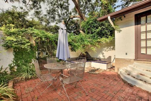 907 E Live Oak St Townhouse Unit 1 And 2
