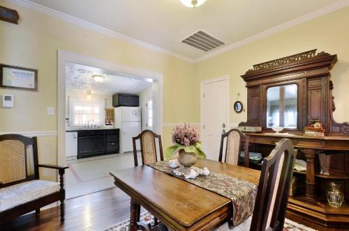 South Austin Cottage 612