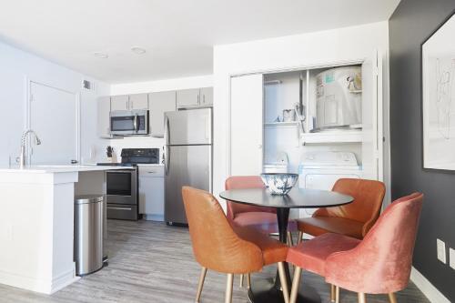The Domain Premier Suites By Sonder