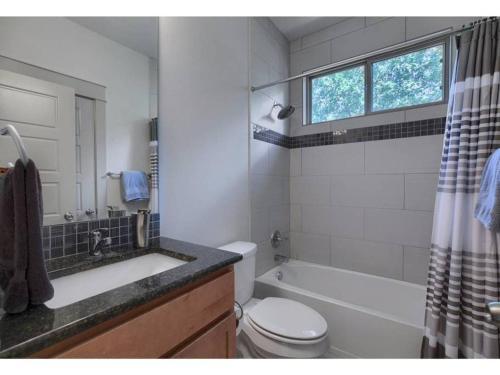 Offbeat Central - 2bdr In Crestview!