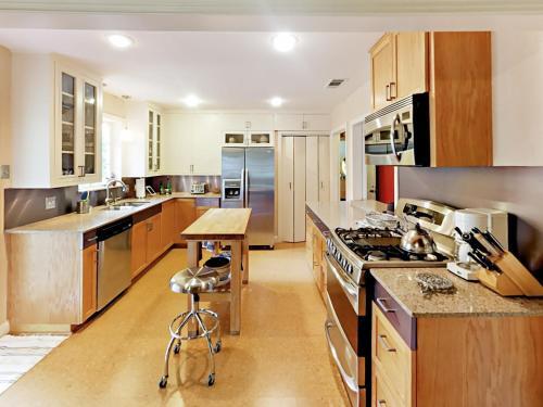 Light-filled Charmer Home Home