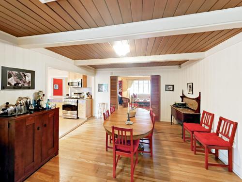 Light-filled Charmer Home Home