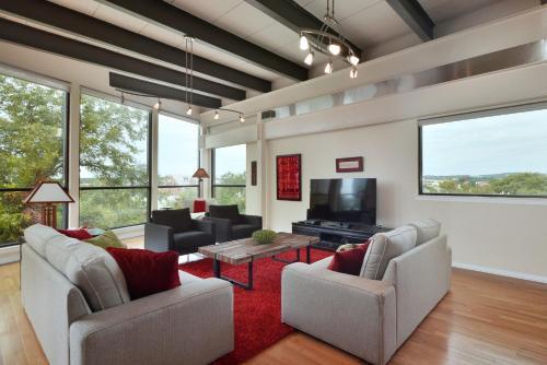 6th Street Penthouse