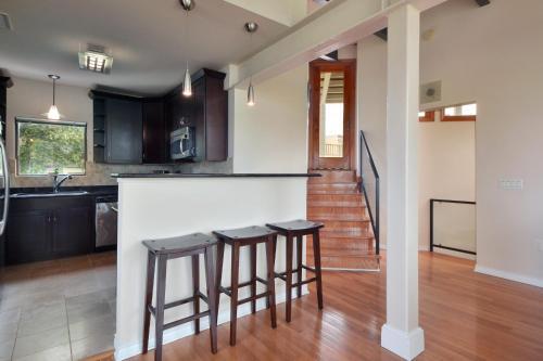 6th Street Penthouse