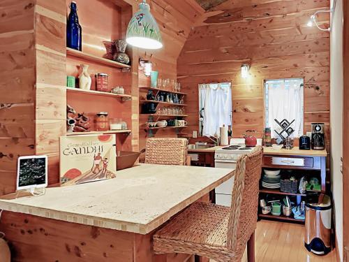 10202 Wommack Rd Cabin