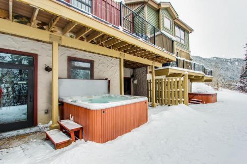 Riverquest Townhome With Private Hot Tub