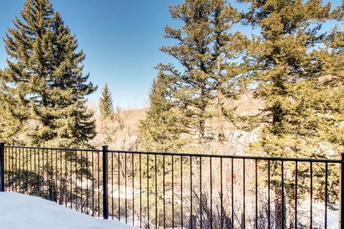 Riverquest Townhome With Private Hot Tub