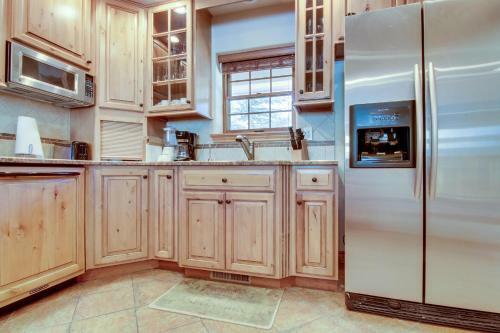 Riverquest Townhome With Private Hot Tub