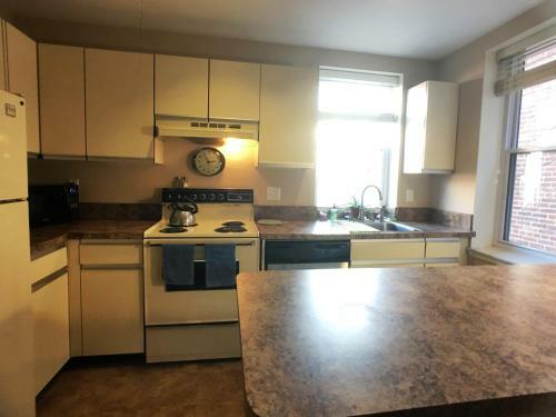 Apartamento Centrally Located Condo W/ Parking