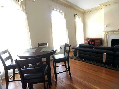 Apartamento Historical, Spacious, Sunny Studio Retreat