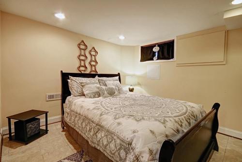 Brick 3br Home In Trendy Neighborhood