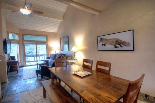 127 Ridgepoint Townhouse
