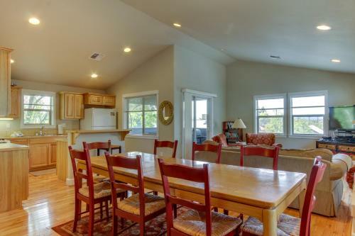 The Heyburn Cottage (upstairs)