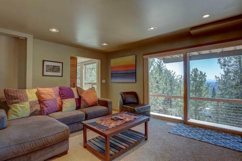 Rimrock, Homes At Bend