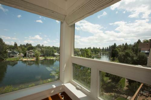 Golden Zone-on River-4br/3.5ba