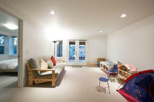 Golden Zone-on River-4br/3.5ba