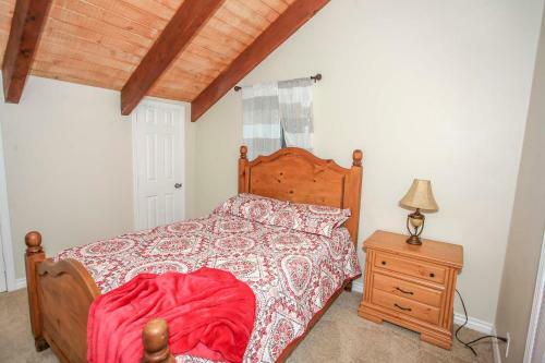 1724 - Bear Cub Den Home