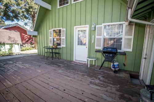 1631 - The Bear Whisperer Home