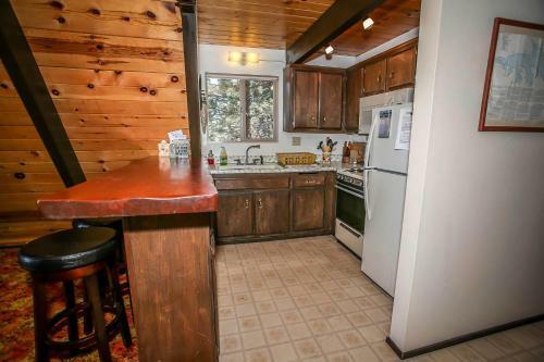 1632-meadow View Chalet Home