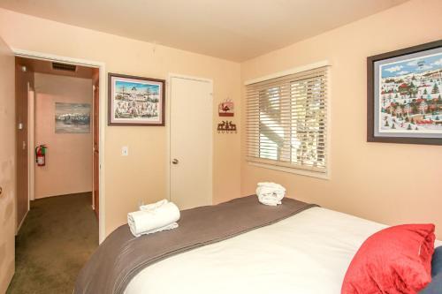 1793 - Resort Town Retreat