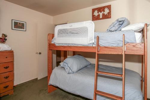 1793 - Resort Town Retreat