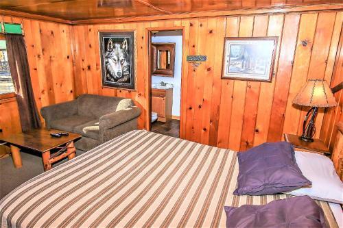 0452-shore Acres Lodge Unit 100 To Unit 111