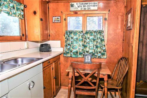 0452-shore Acres Lodge Unit 100 To Unit 111