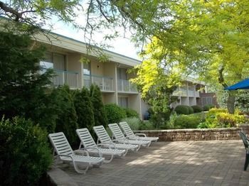 Howard Johnson Hotel - Toms River