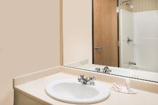 Hotel Days Inn And Suites Bridgeport