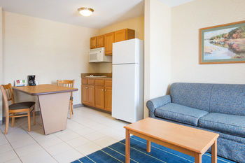 Hotel Days Inn And Suites Bridgeport