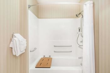 Hotel Days Inn And Suites Bridgeport