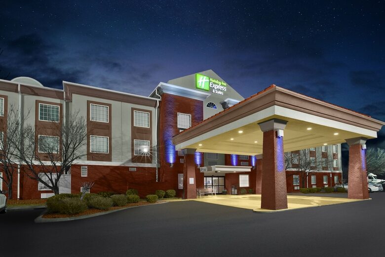 Holiday Inn Express Hotel  Suites Manchester-