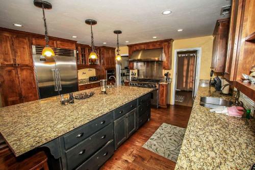 Four Seasons Chalet Massive Upscale Retreat