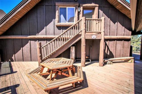 Windsong Manor Lake-view Chalet