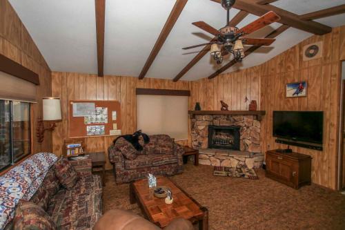 1721 - Cozy Hollow Home