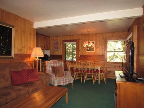 090 Molly's Peak Cabin