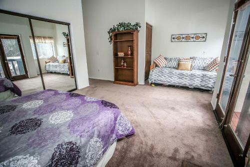 1657 - Viking Estate Condo